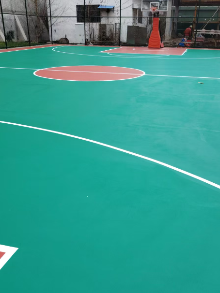 萝北 球场长期使用易出现地面开裂